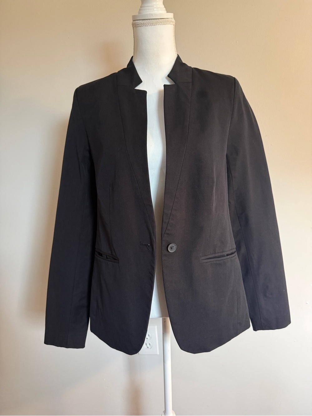 Old Navy Black Notched Collar Pixie Blazer